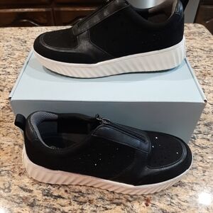 Bzees Women's Black Zip-Up Sneakers